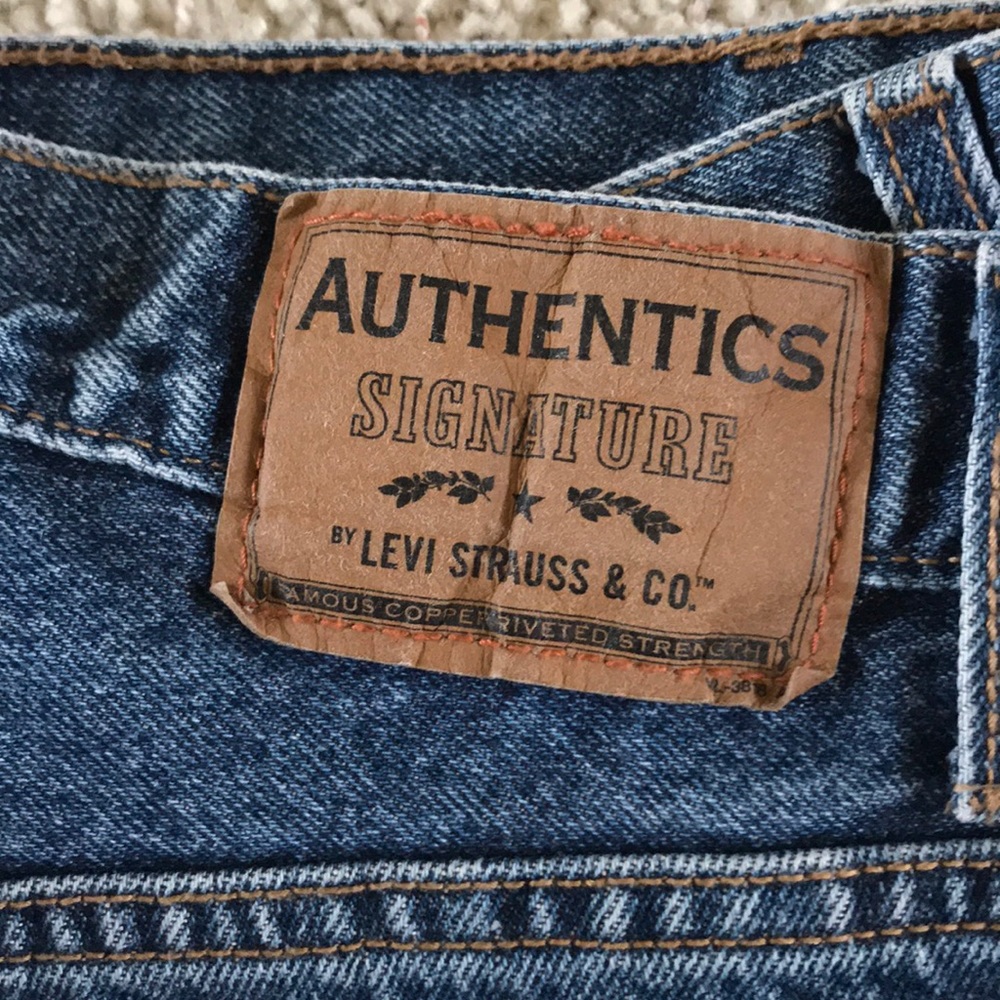 Authentics Signature LEVI STRAUSS& CO.
